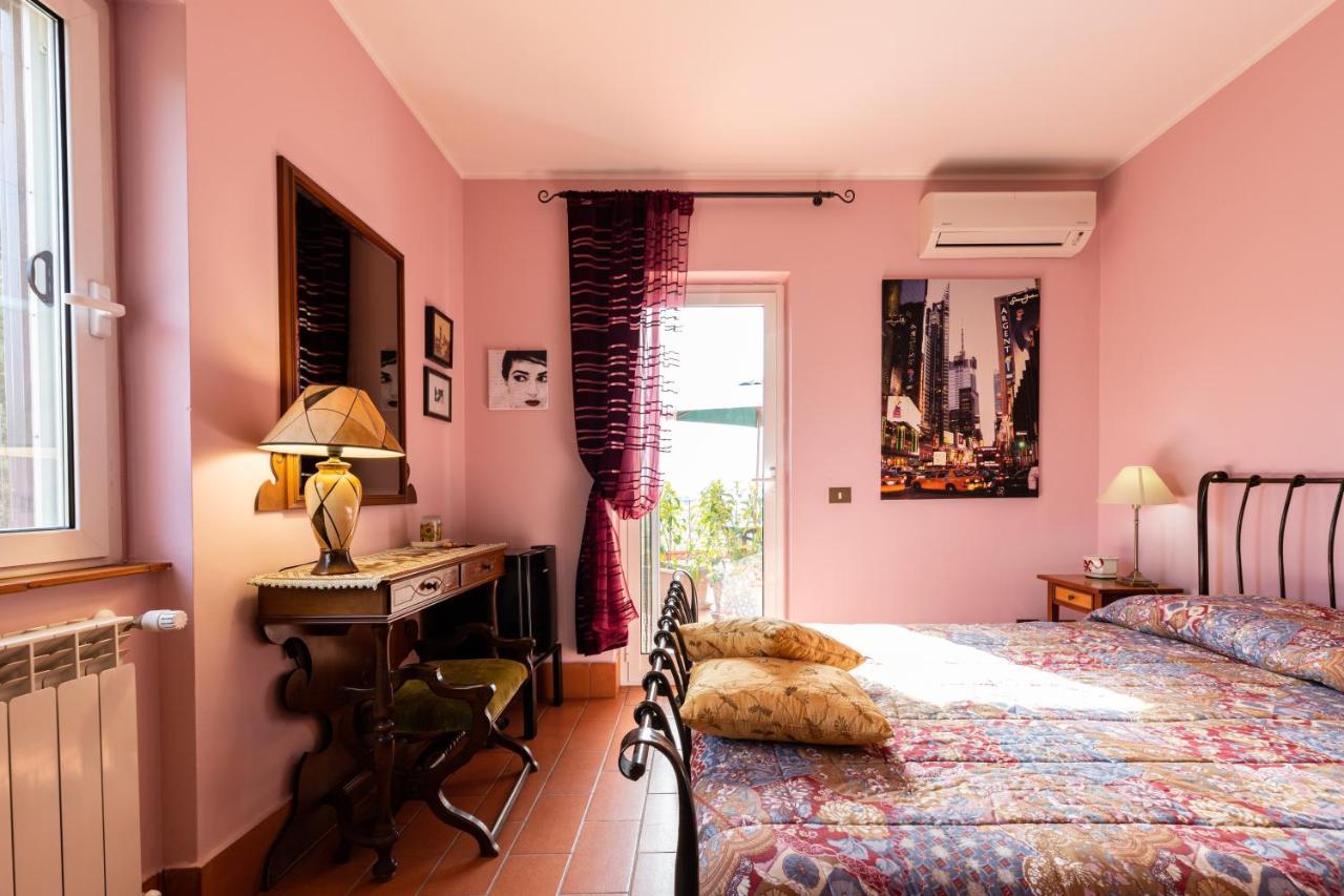 La Tana Delle Stelle B&B Di Charme E Relax Fara in Sabina Bagian luar foto